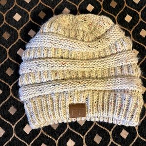 Super cozy CC winter beanie 😎